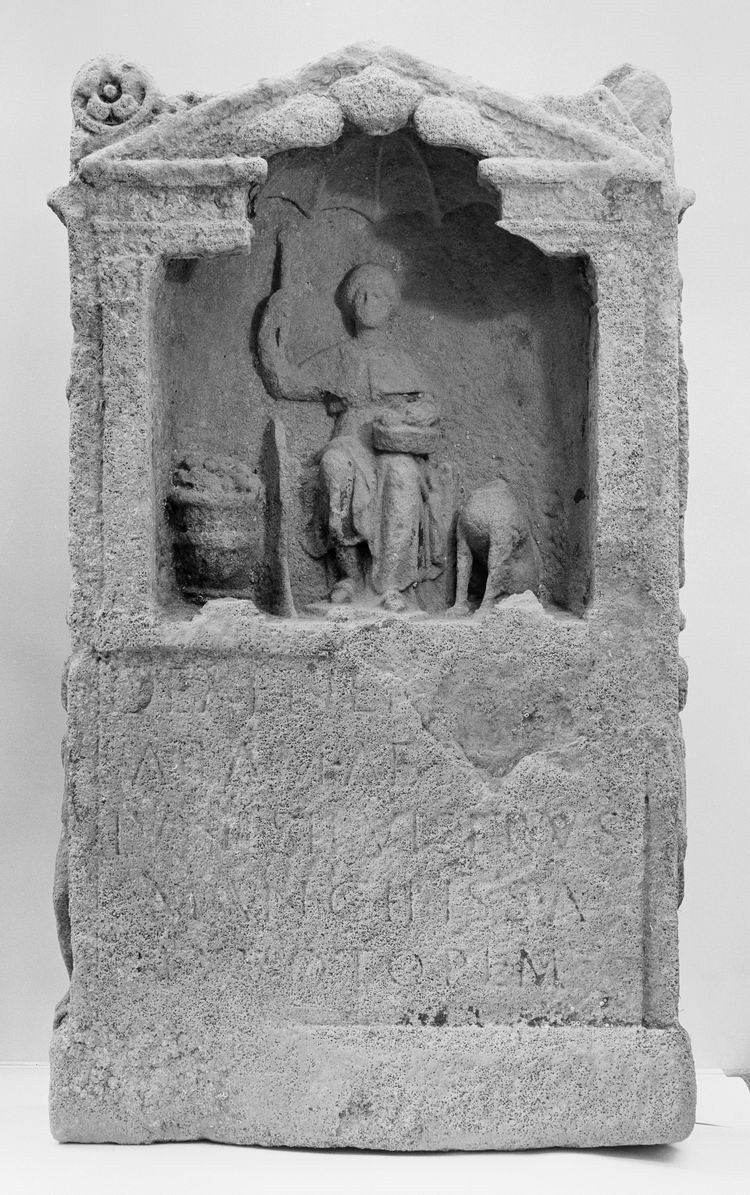 Nehalennia altar (RMO Leiden, i 1970/12.6)