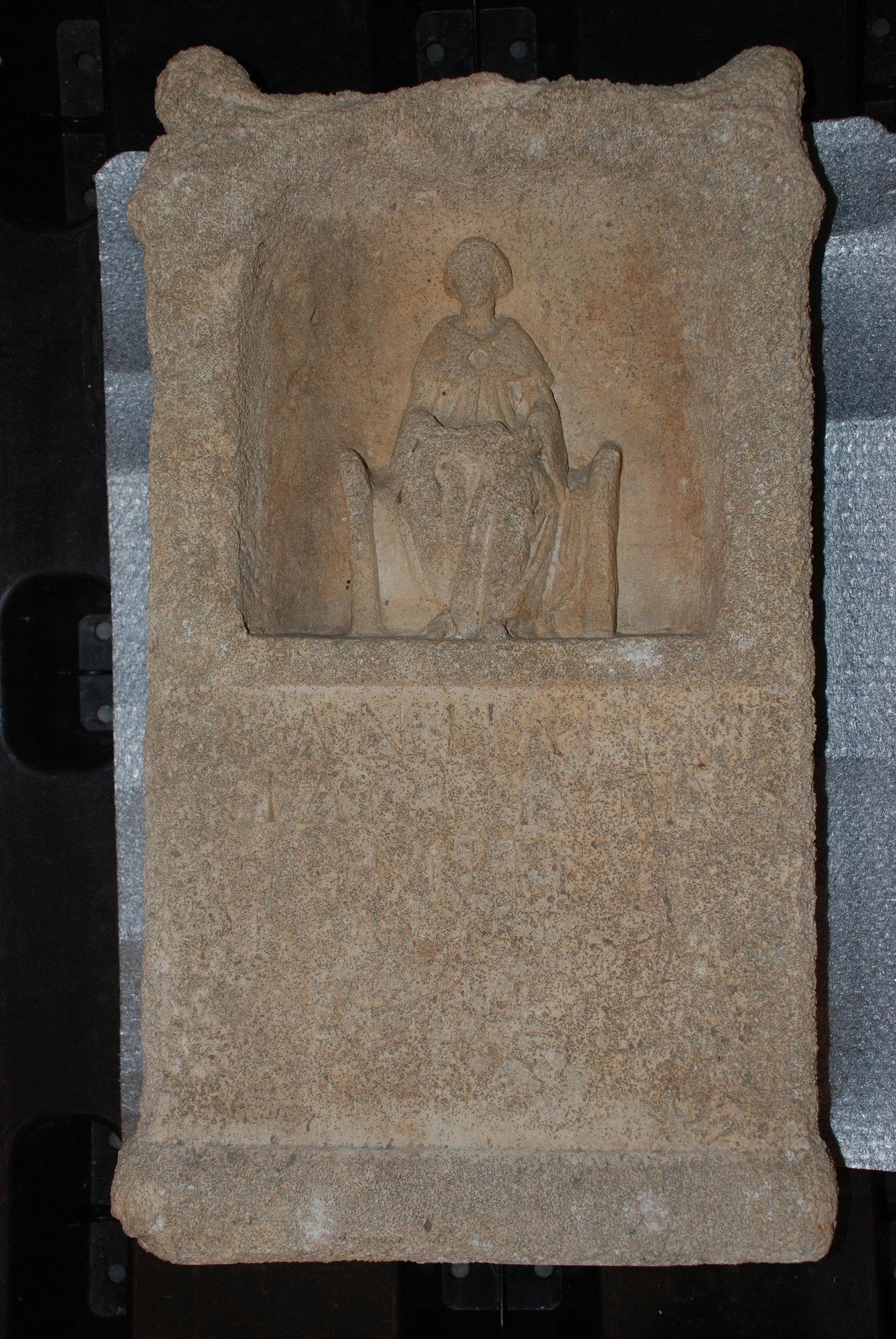 Nehalennia altar (RMO Leiden, i 1970/12.9)