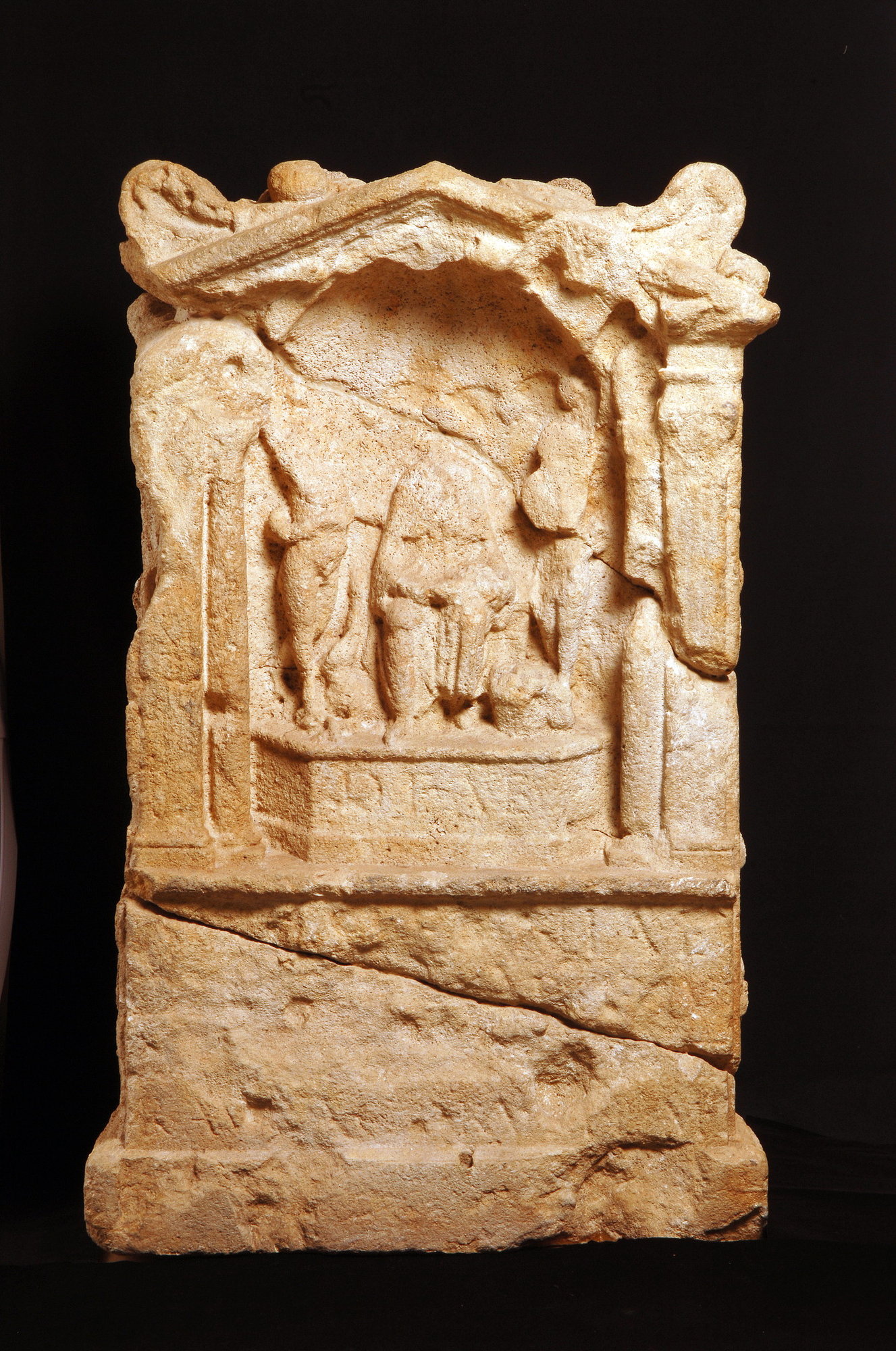 Nehalennia altar (RMO Leiden, i 1971/11.65)