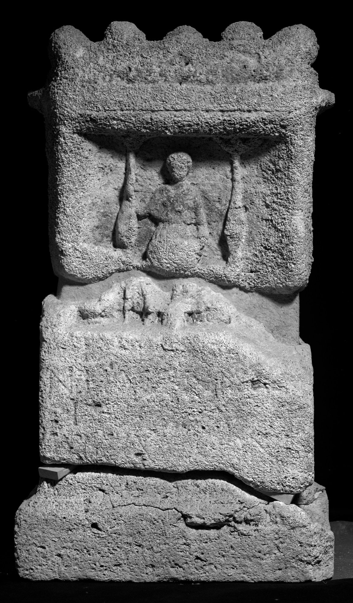 Nehalennia altar (RMO Leiden, i 1974/9.90)